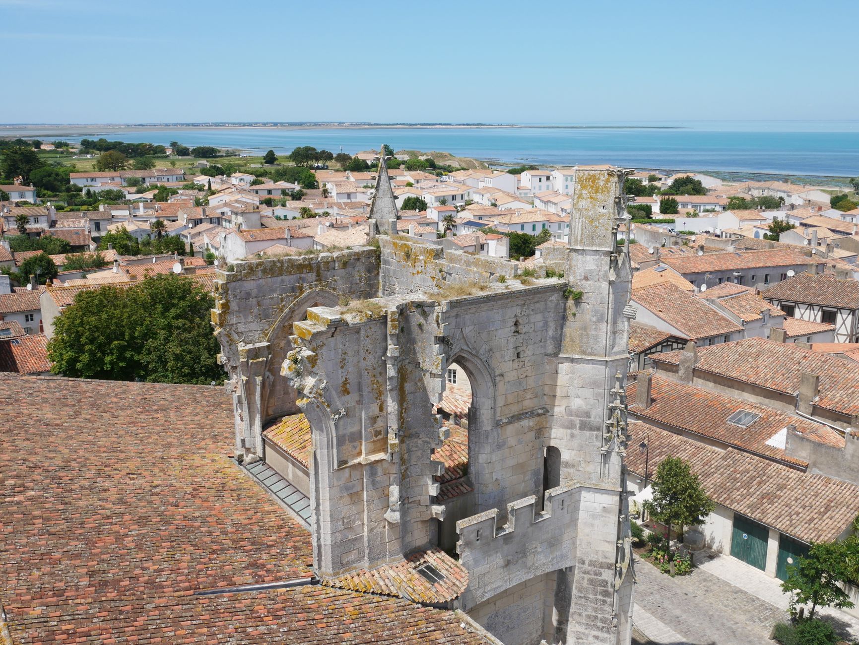 Bâchage de toiture équipe à Évry-Courcouronnes